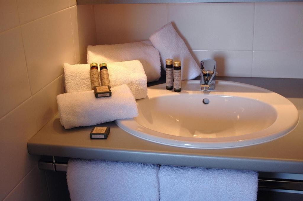 One-Bedroom Apartment swimming pool access,640760772:JPEG