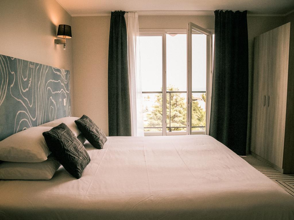 Queen Room Single Bed