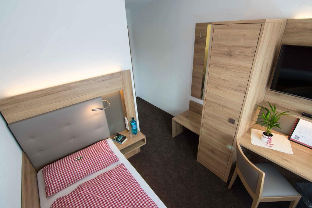 Single Room,437601192:JPEG