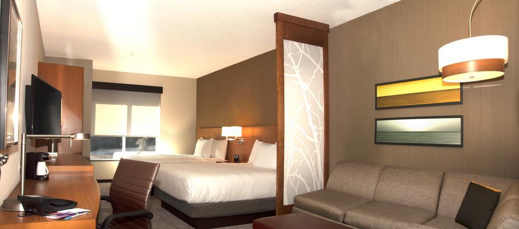 Queen Room Two Queen Beds Sofa Bed Accessible Tub,1015837450:JPEG