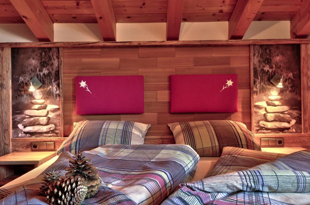 One-Bedroom Apartment Balcony Mountain View