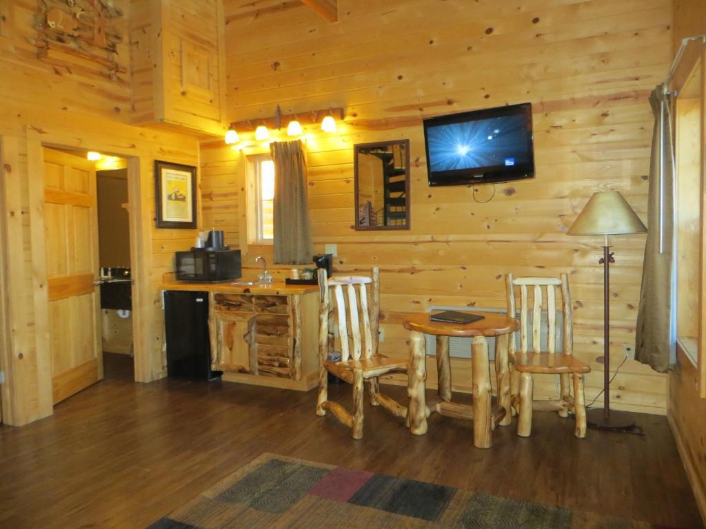 Two Story Log Cabin,43979446:JPEG