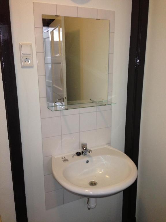 Single Room,708279481:JPEG