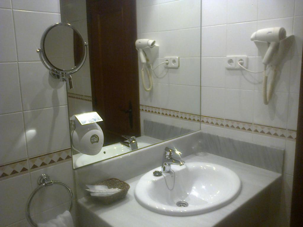 Single Room,1588047166:JPEG