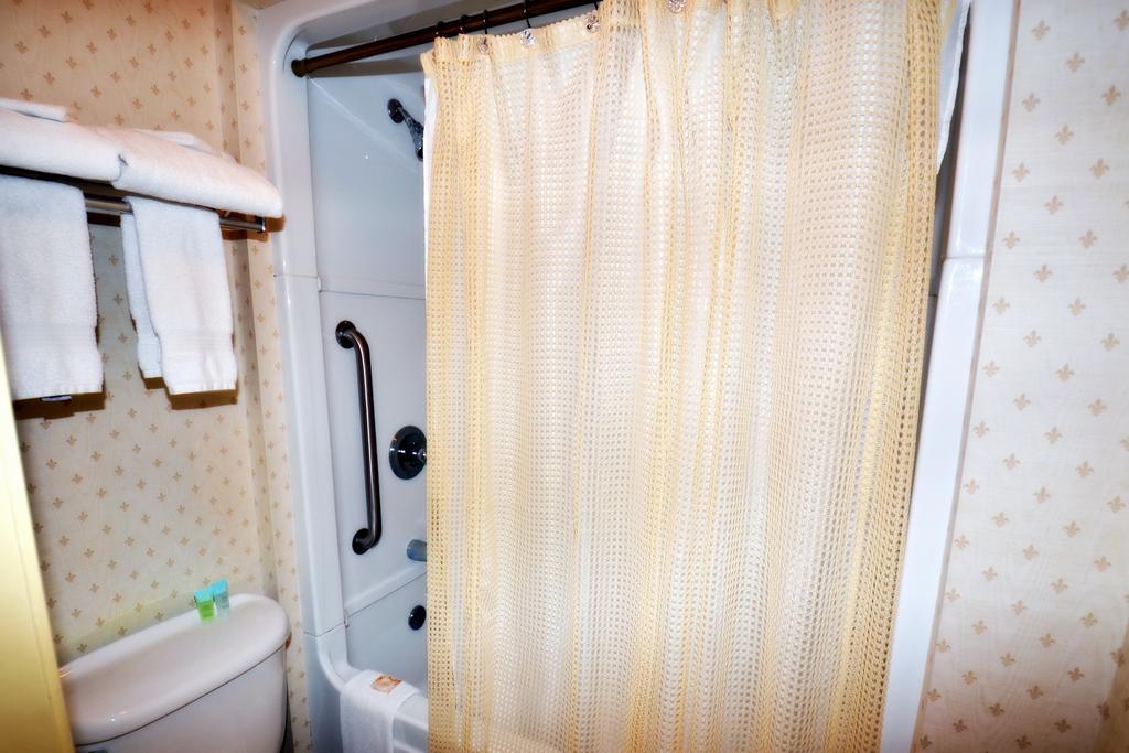 Deluxe King Room Spa Bath