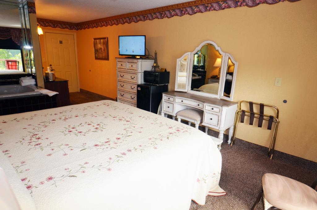 Deluxe King Room Spa Bath