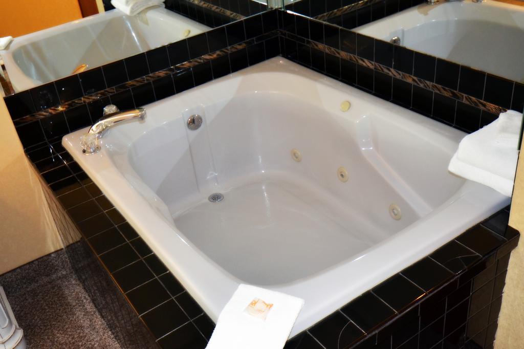 Deluxe King Room Spa Bath
