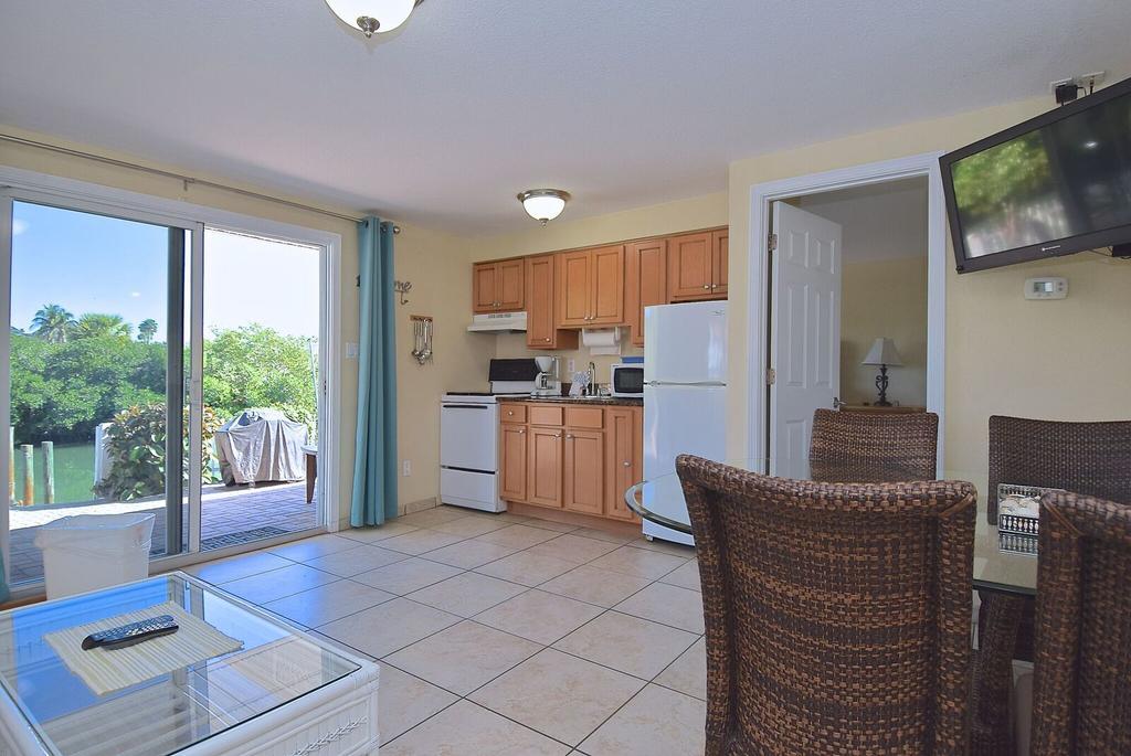 Bay Side One-Bedroom Suite Non-Smoking