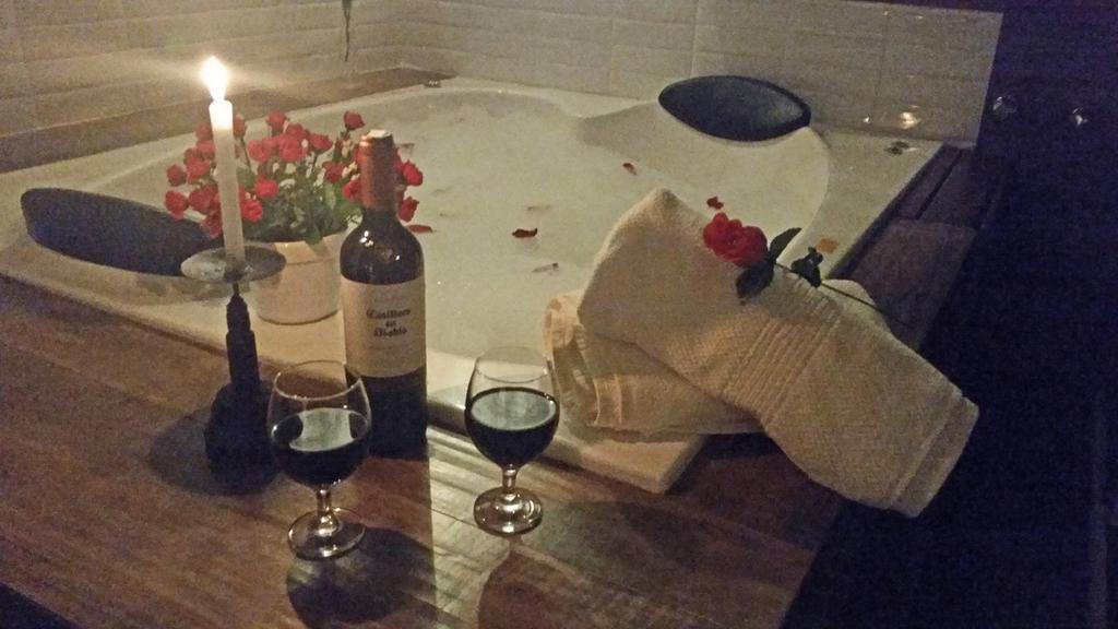 Deluxe Suite Spa Bath
