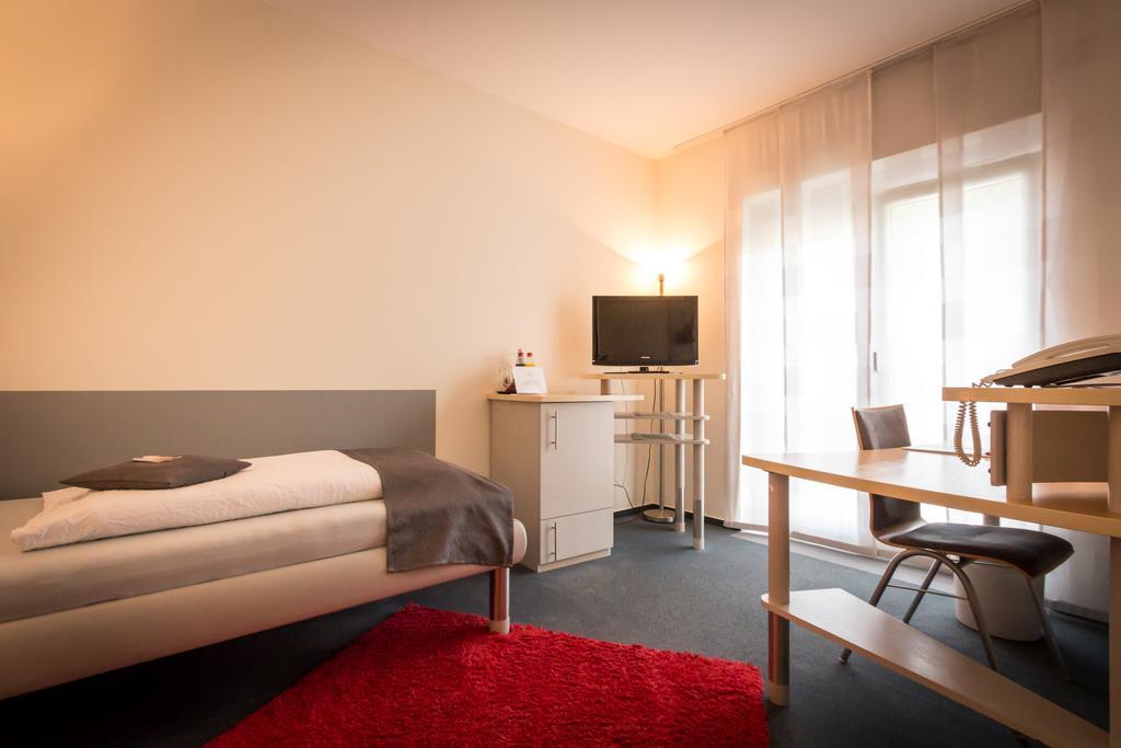 Single Room,441228228:JPEG