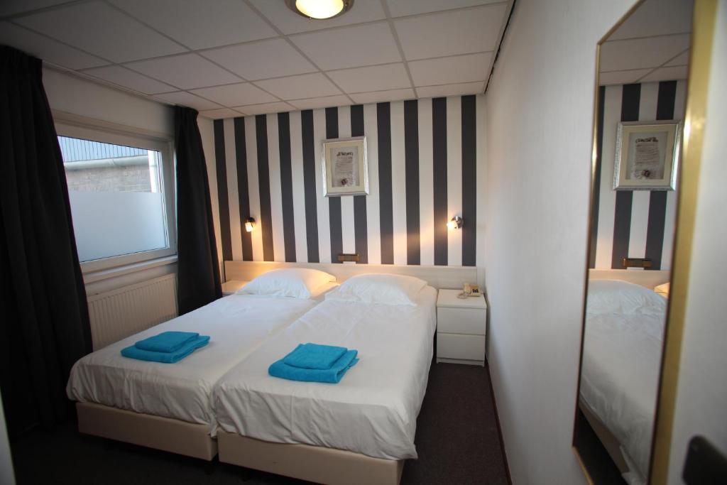 Twin Room,44222533:JPEG