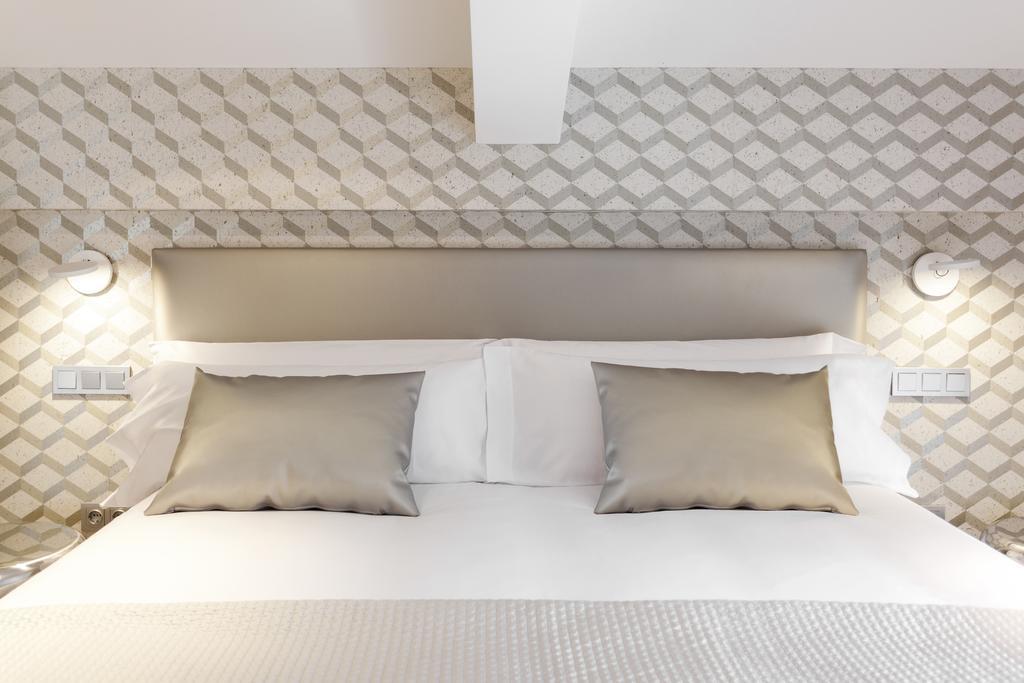Deluxe Double or Twin Room,444149493:JPEG