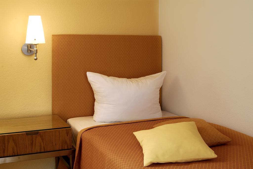 Single Room,444463293:JPEG