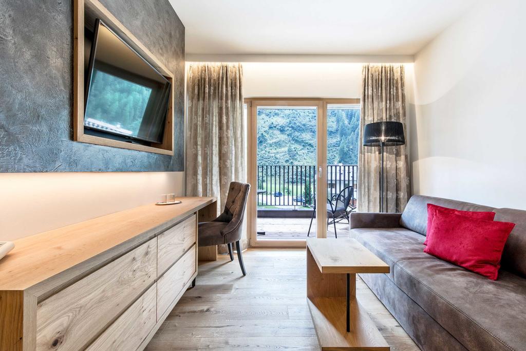 Suite Balcony,444727725:JPEG