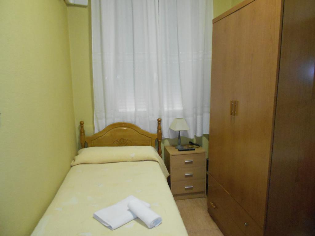 Single Room Shared Toilet,974710741:JPEG