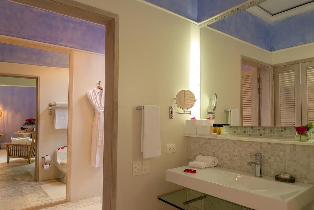 Colonial Suite,1278010756:JPEG