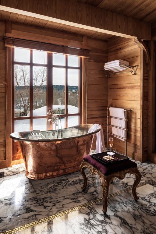 Exception Suite 4Adults 2Children