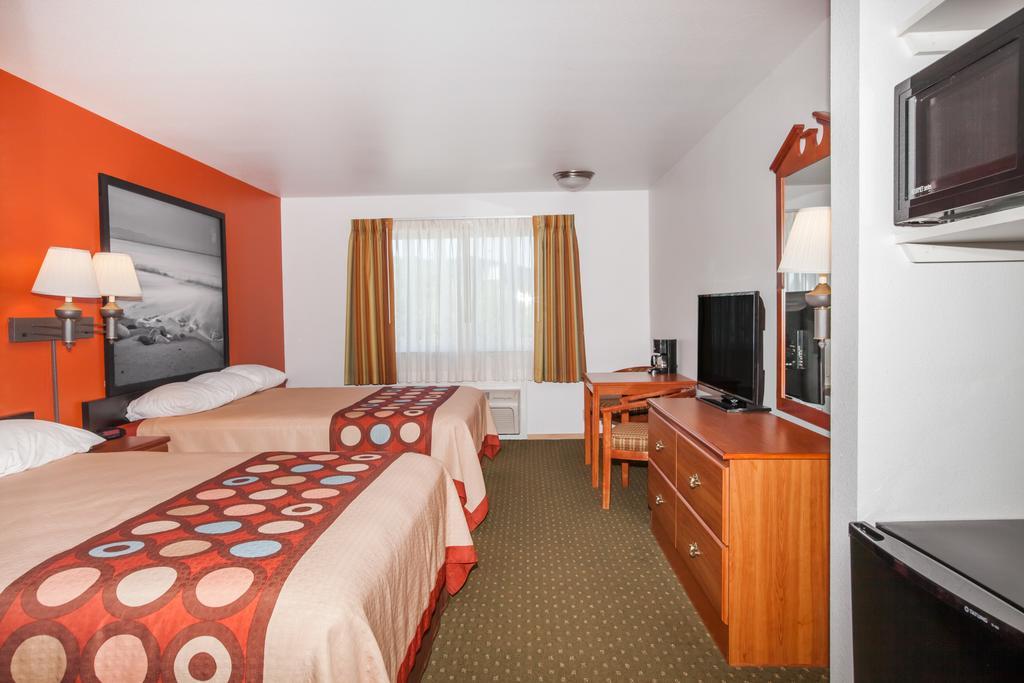 Queen Room Two Queen Beds Non-Smoking