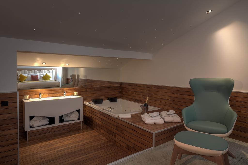 King Suite Bathtub,446375475:JPEG