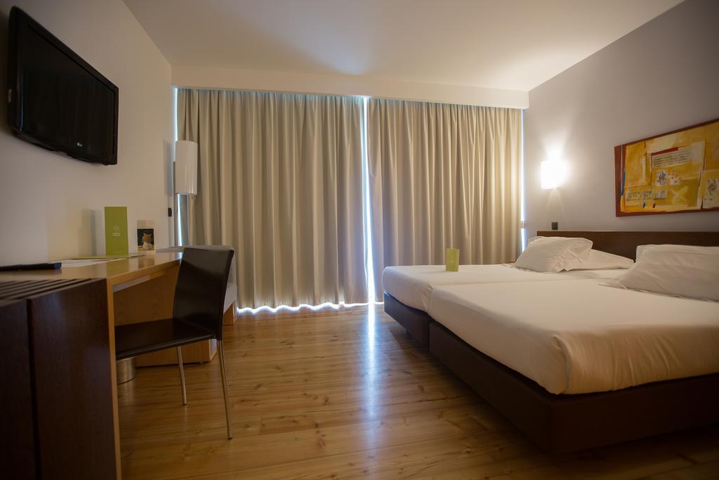Twin Room with Mountain View,439453332:JPEG