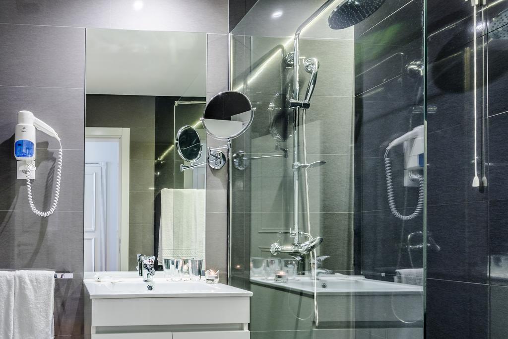 Deluxe Suite,448450305:JPEG