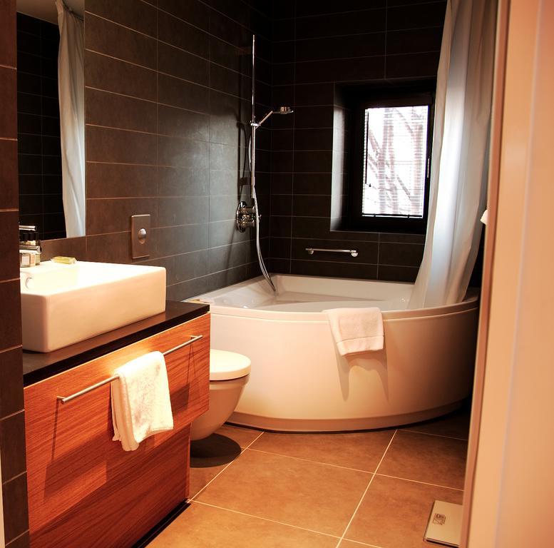 One-Bedroom Premier Apartment,1679571421:JPEG