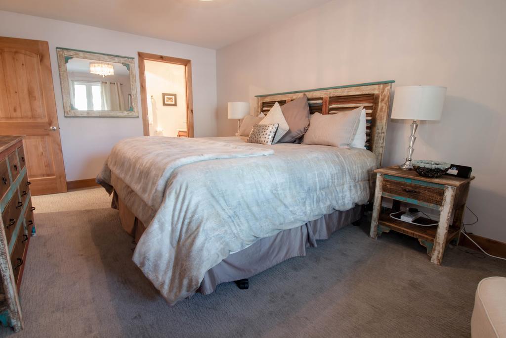 Two-Bedroom Apartment,824437922:JPEG