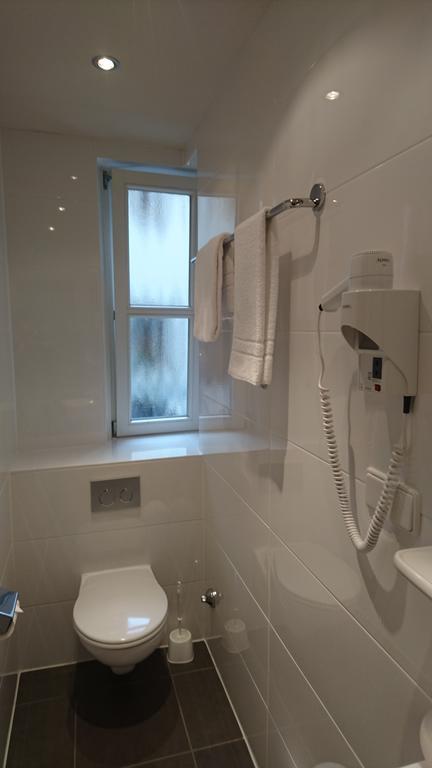 Single Room Bathroom