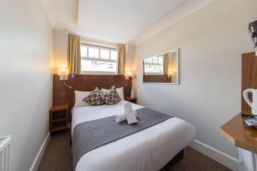 Double Room Private Bathroom