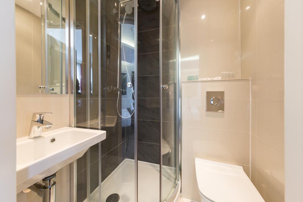 Quadruple Room Private Bathroom