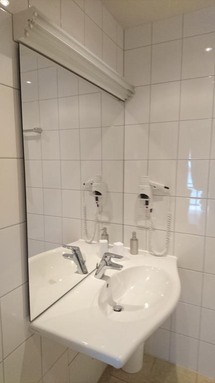 Single Room Bathroom
