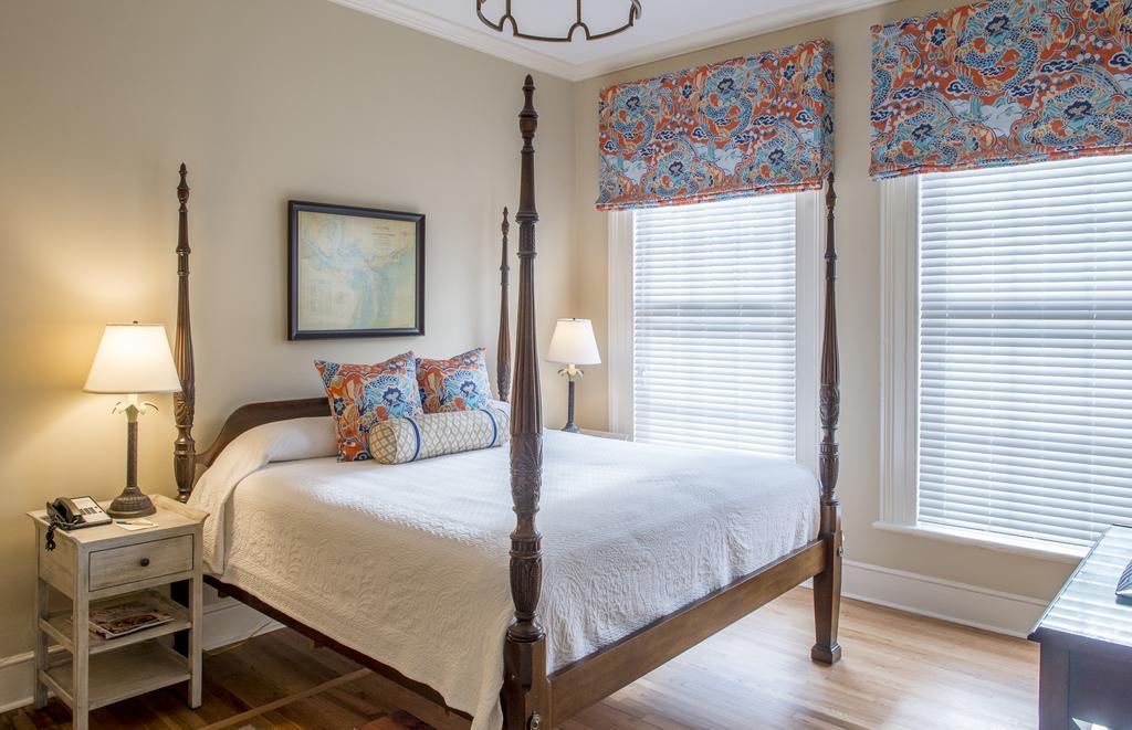 Standard Queen Room