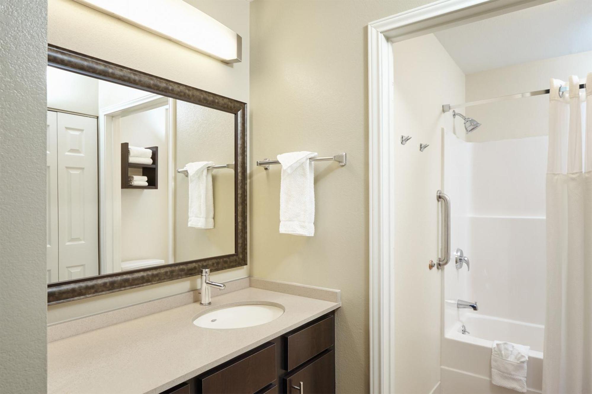Standard Suite,1013988901:JPEG