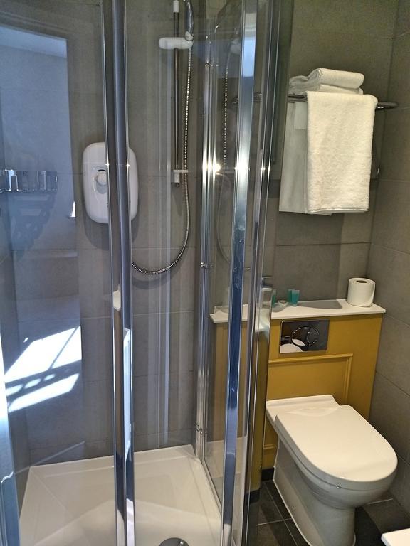 Single Room Private External Bathroom