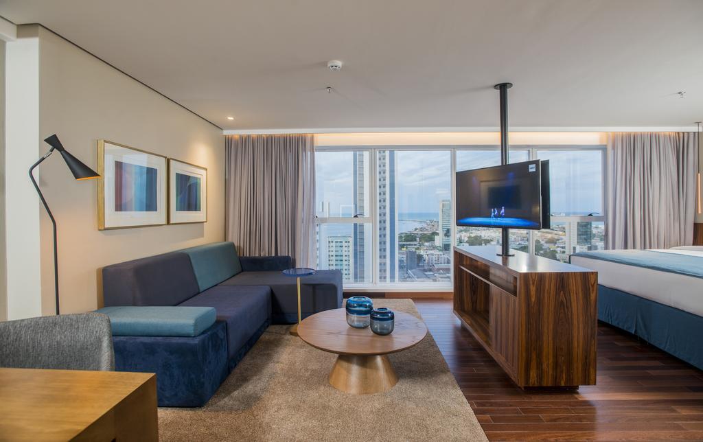 Executive Suite,1572763538:JPEG