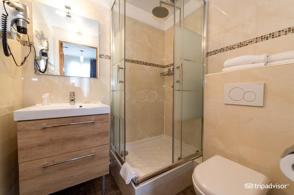 Double Room Shower