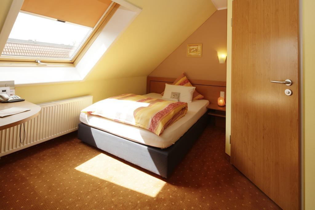 Single Room,451669902:JPEG