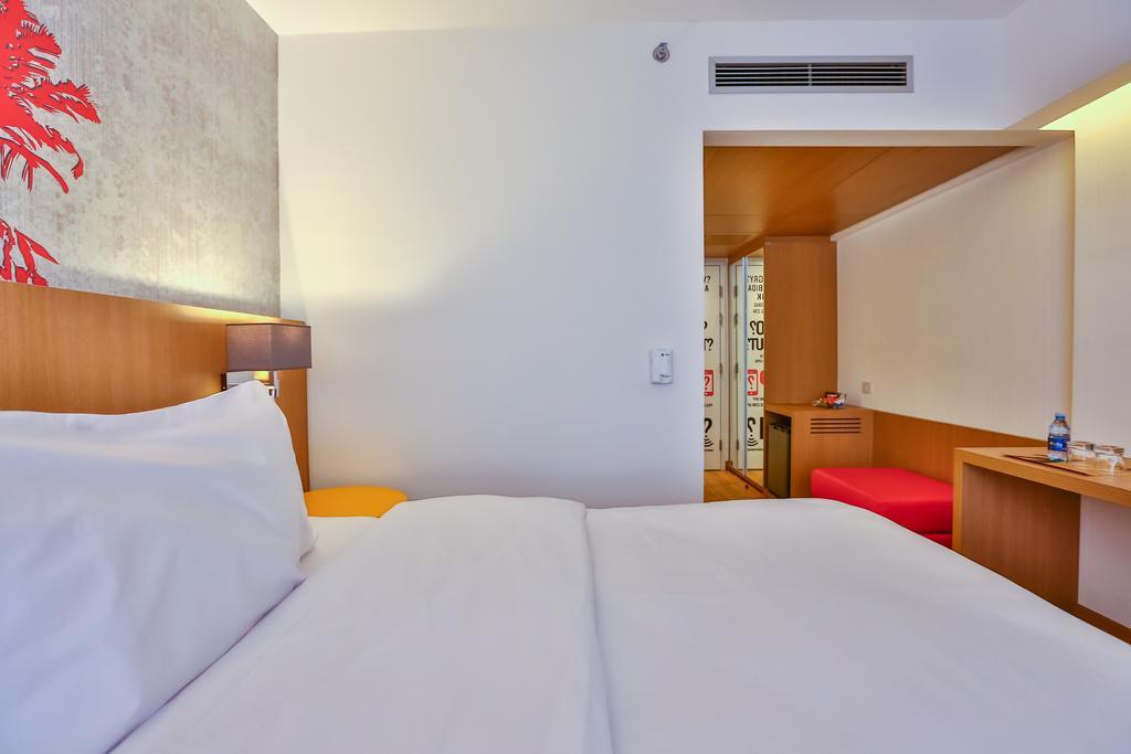 Studio King Bed