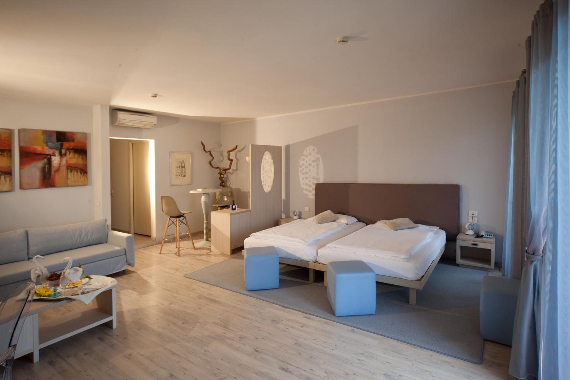 Junior Suite with Balcony,698868291:JPEG
