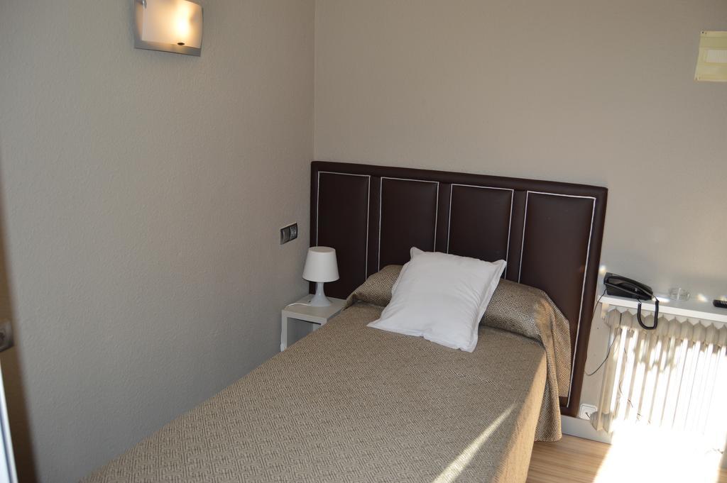 Standard Single Room,1214655910:JPEG