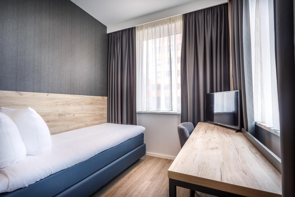Single Room,759119029:JPEG