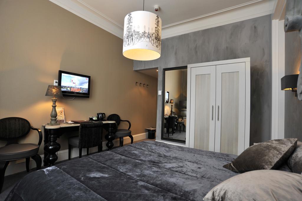 Superior Theme Room 2 Single Beds
