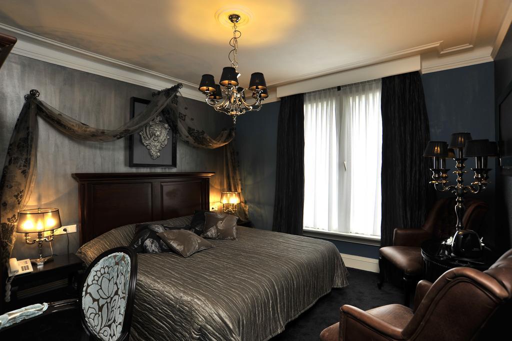 Superior Theme Room 2 Single Beds