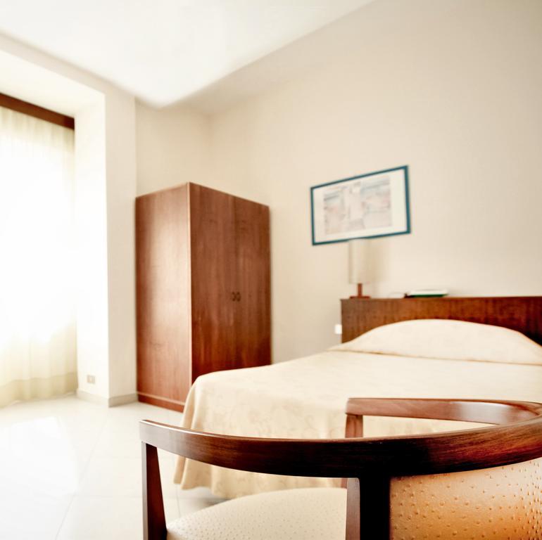 Single Room,209038270:JPEG