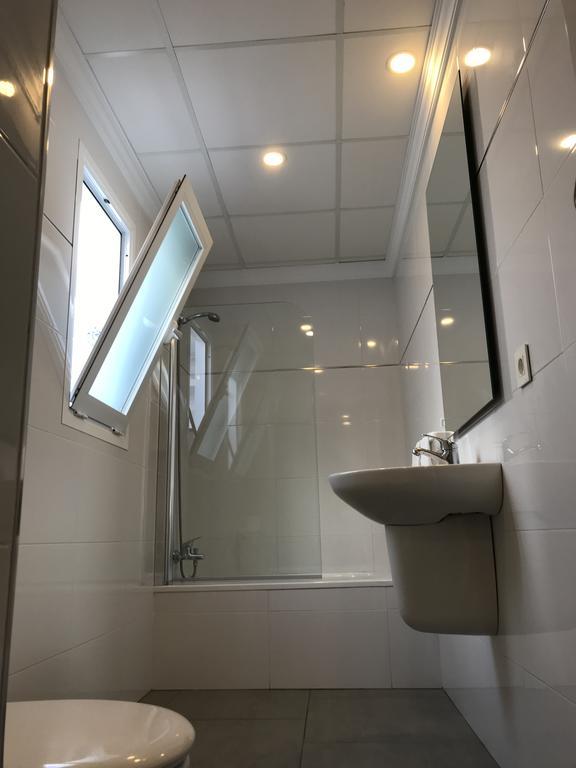 Twin Room Bath