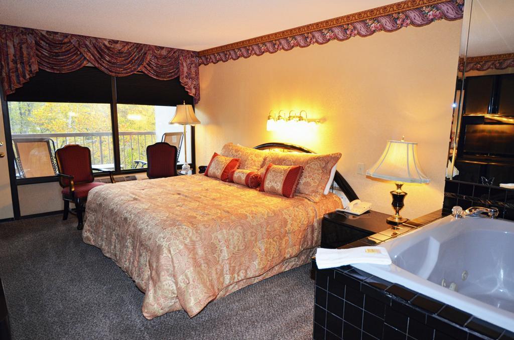 Deluxe King Room Spa Bath