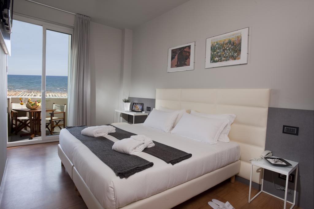 Double or Twin Room Sea View