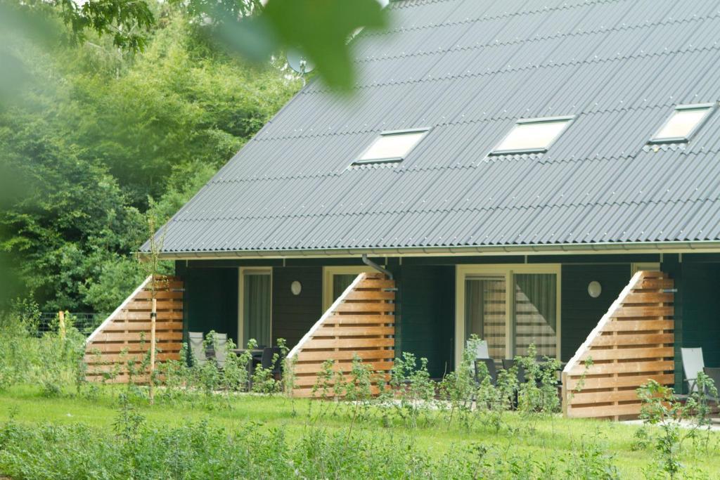 Three-Bedroom House,709726870:JPEG