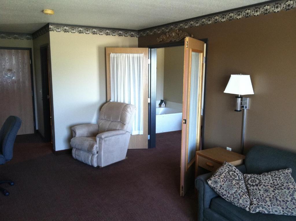 Deluxe King Suite