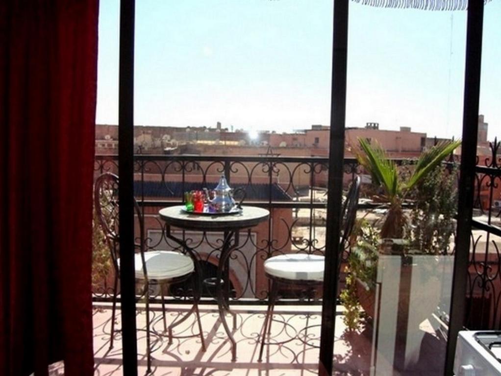 Studio (2 Adults + 1 Child),912912748:JPEG